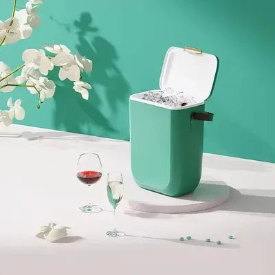 Retro cooler box product photo